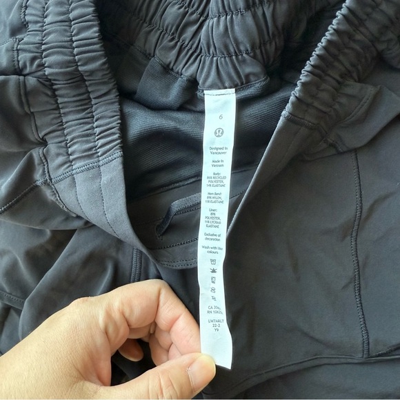 NWT Lululemon Hotty Hot Low-Rise Lined Short in Black - Picture 15 of 15